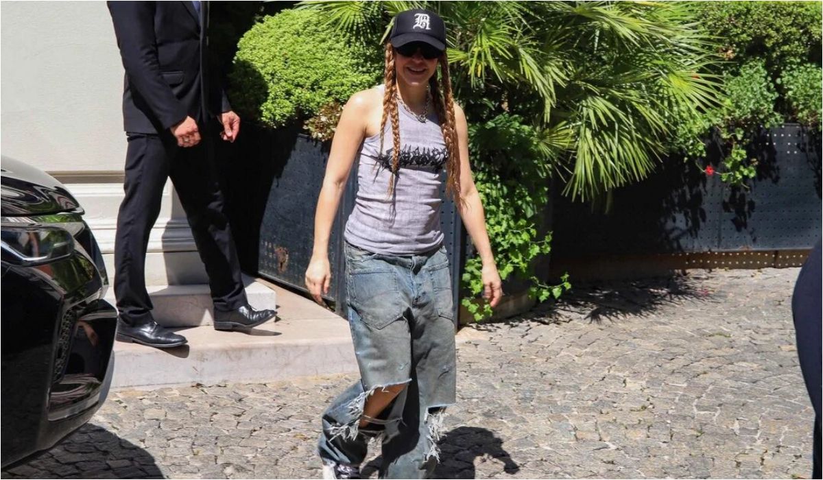 Shakira en Argentina: saludó a sus fans en la puerta del hotel, a pesar de la ola de calor