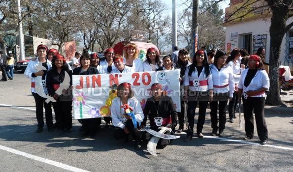 Más de 5000 docentes participaron del desfile en avenida Córdoba