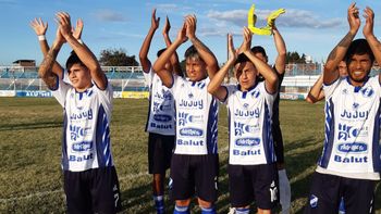 El Expreso goleó al Pirata y está en octavos 