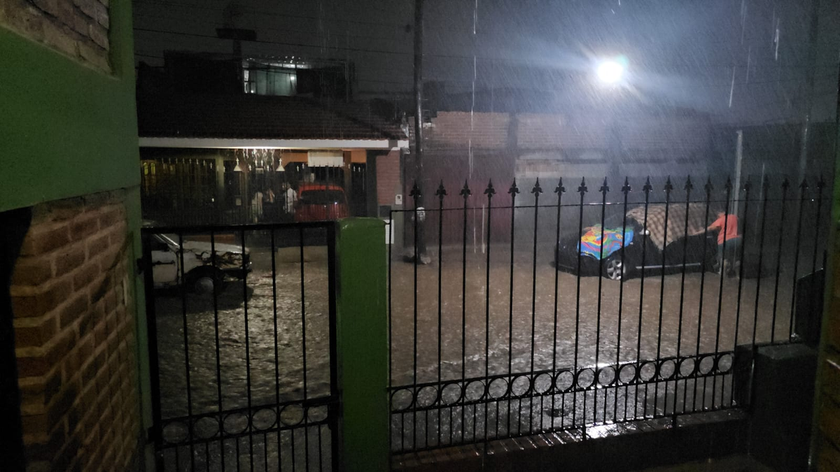 Diluvió en Perico y se inundó la ciudad