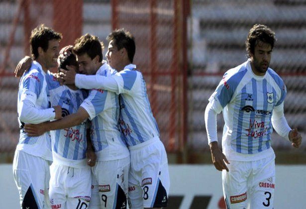 Gimnasia le pinchó el “Globo” a Huracán en Parque Patricios
