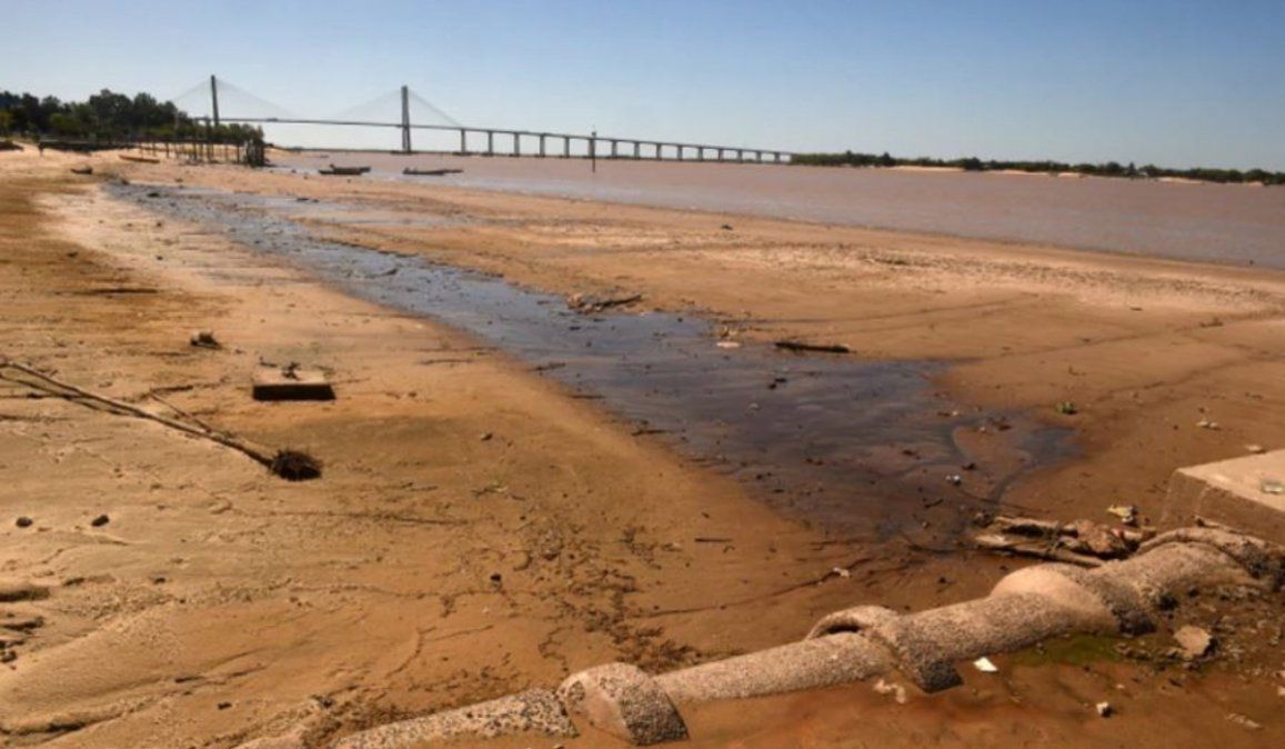 La bajante histórica del río Paraná deja una estela de destrucción, alerta un experto