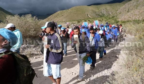 Miles de fieles acompañaron el descenso de la Virgen de Punta Corral