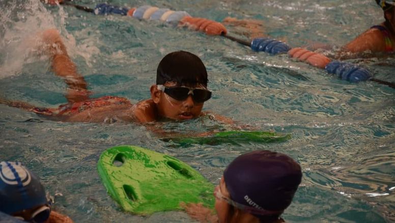 Renovada y lista: el club Independiente reinaugura su pileta climatizada