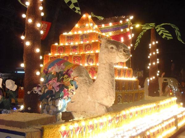El cuarto desfile recibió a las reinas del interior y de otras ediciones de la FNE