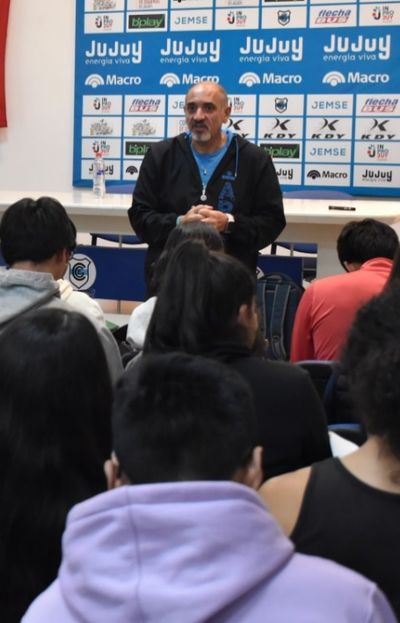 Con presencia nacional, el curso Técnico Provincial de Vóley deja su huella en Jujuy