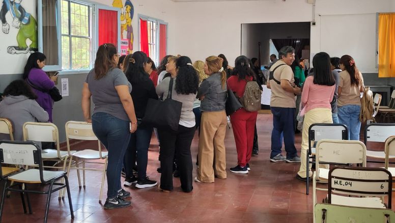 Entrega de cargos: docentes denuncian que miles de alumnos siguen sin clases por 
