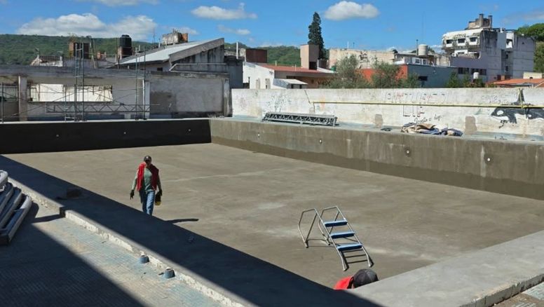 La pileta del Club Independiente entra en su etapa final de remodelación