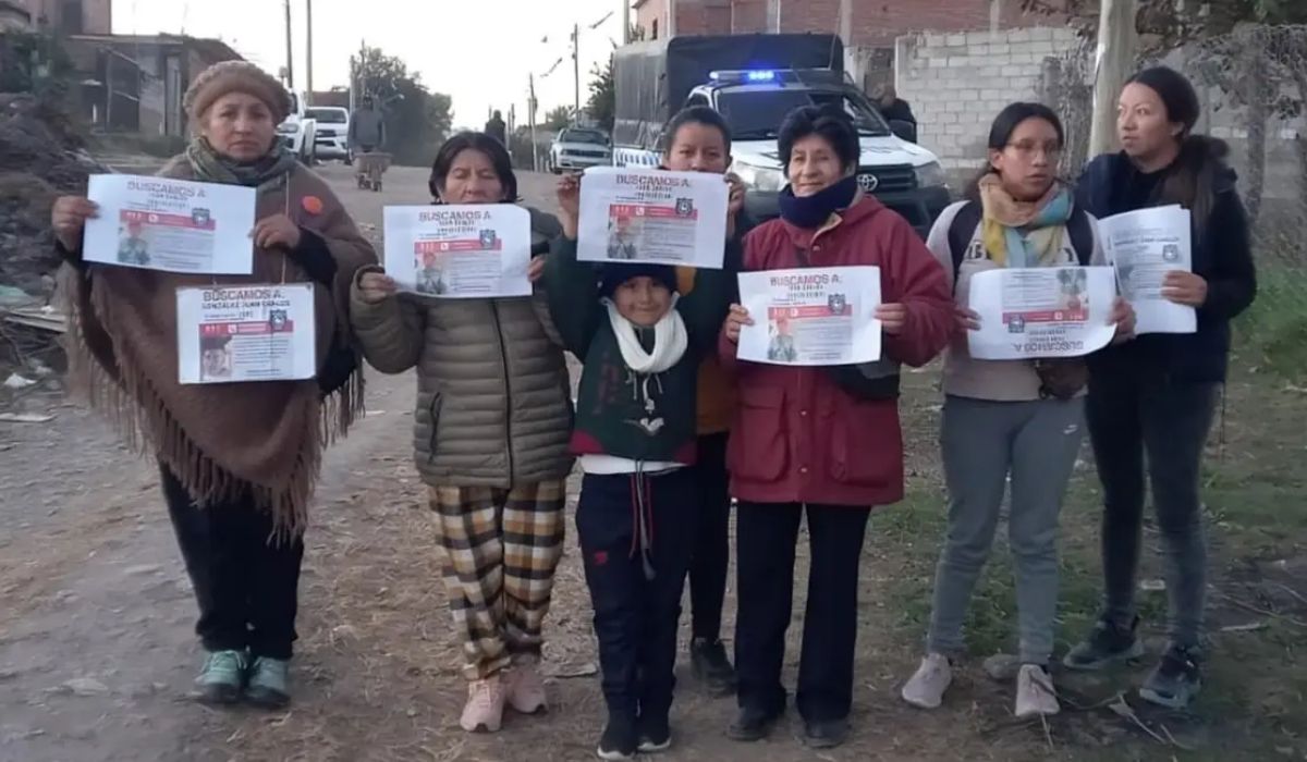 Fotografía original con el pedido de Justicia por Juan González.