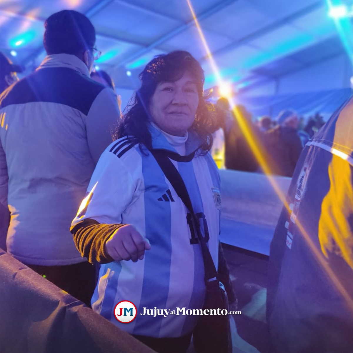 Pese al frío, los jujeños se acercaron a ver la Copa del Mundo