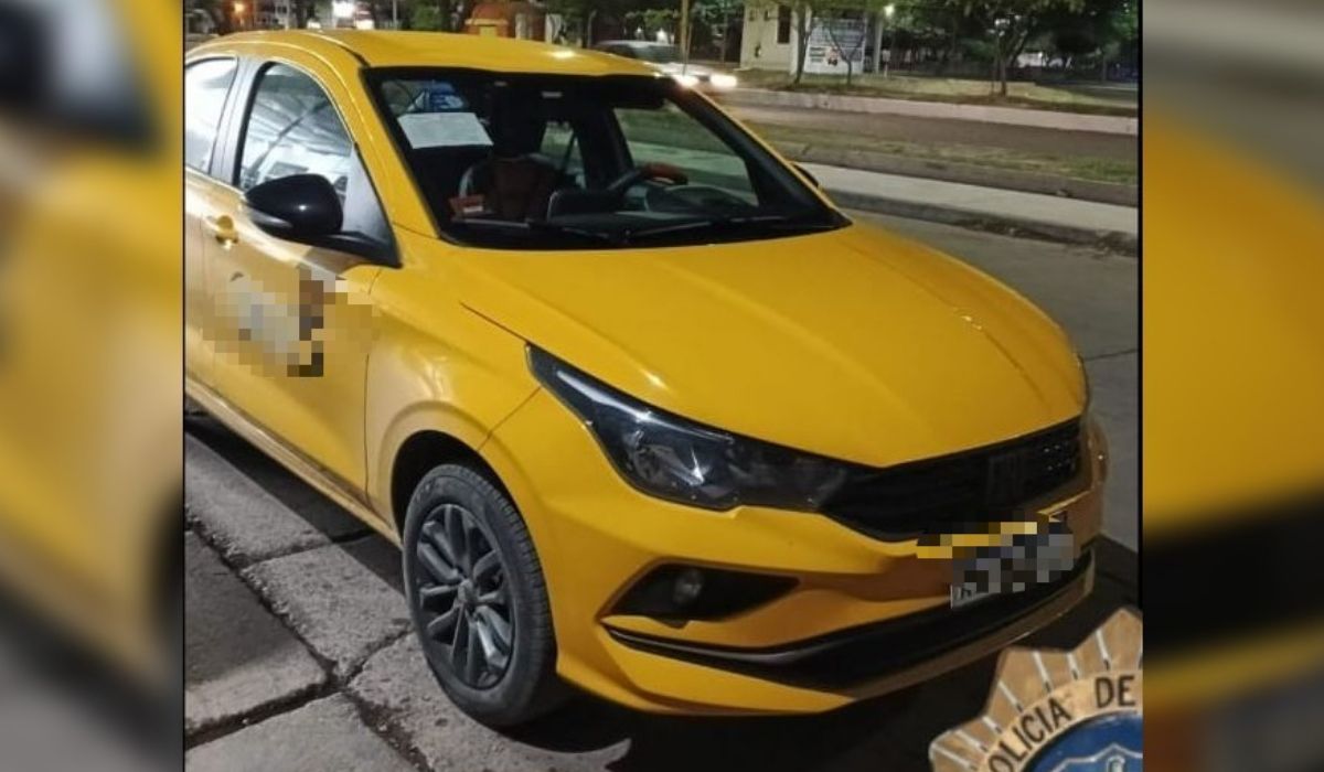 Foto: taxi hallado abandonado en San Pedro de Jujuy.