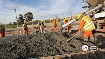 La construcción repuntó y la industria rebotó en abril