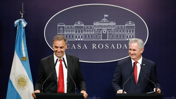 Milei reunió a Manuel Adorni y Pablo Quirno mientras las denuncias siguen generando tensión