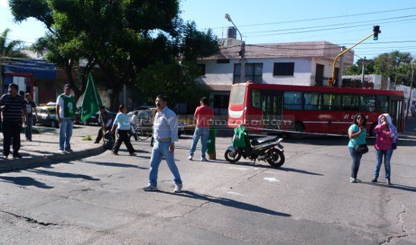 Se realizan los cortes de rutas en el interior