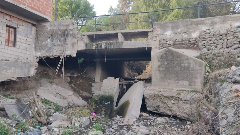 Alerta en Campo Verde por un puente pasarela a punto de caerse
