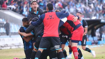 Con dos cambios obligados, el Lobo defiende el liderazgo en Remedios de Escalada