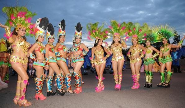 El “Carnaval de los Pueblos Originarios” desfiló por Jujuy