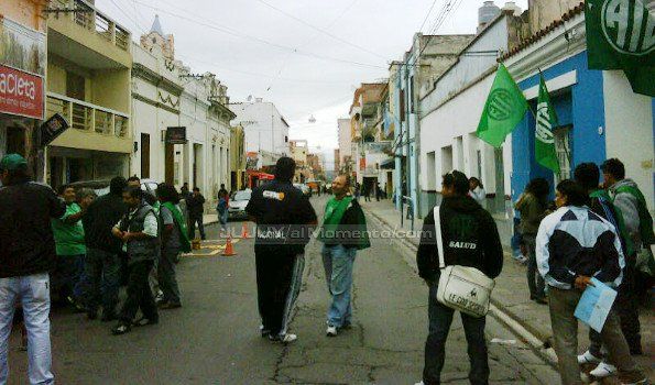 Está cortado el tránsito en un tramo de calle Belgrano