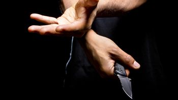 Dos hermanos compartían bebidas alcohólicas, discutieron y uno terminó apuñalado