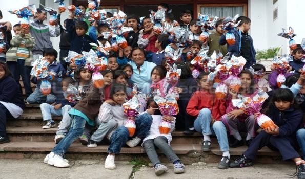 Milagro Sala entregó huevos de Pascua a niños del Hogar Escuela