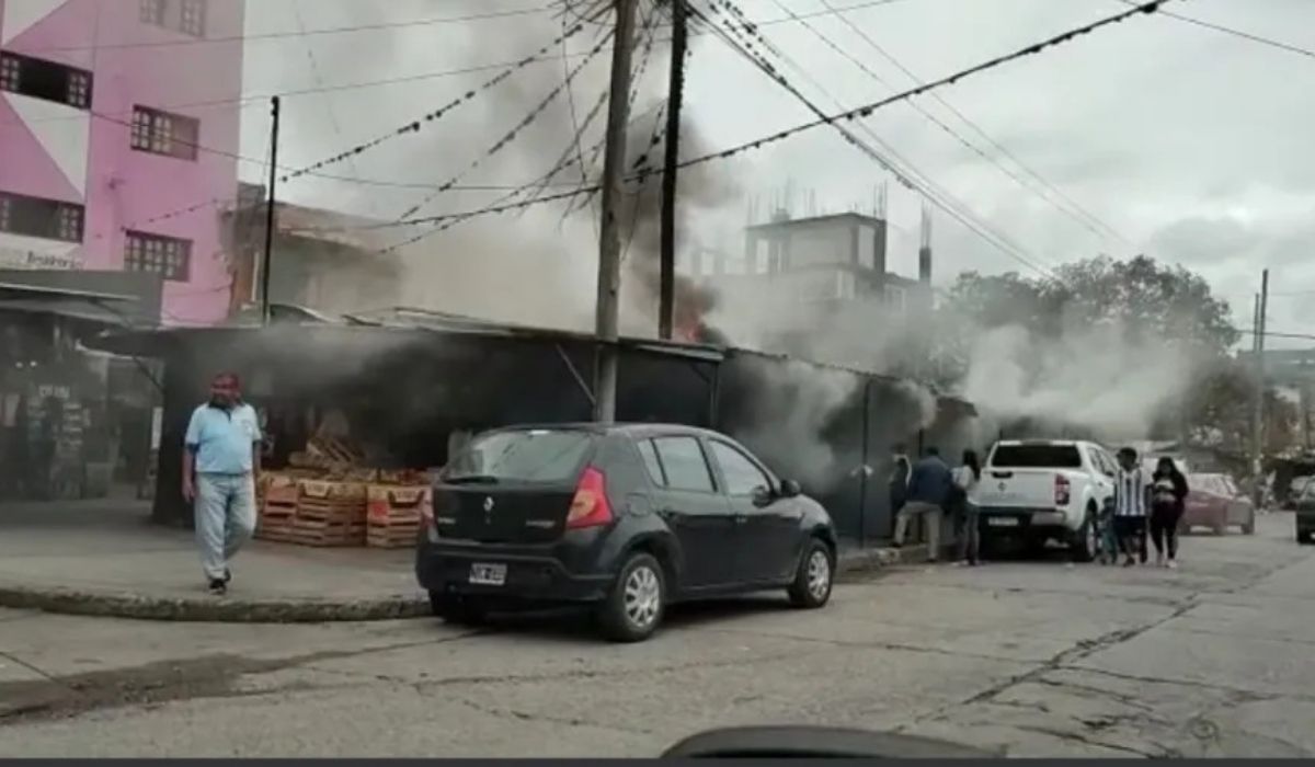 Se incendió un local de calle Dorrego en la vieja terminal