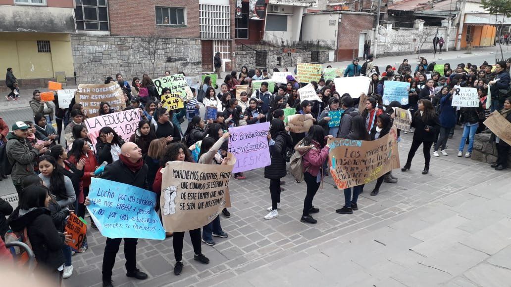 Cierre de carreras: Diputados se reunieron con la comunidad educativa
